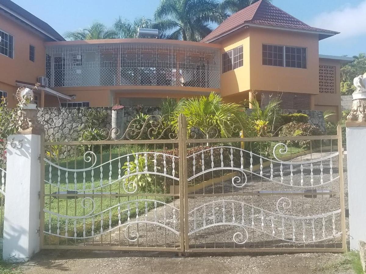 Chaudhry Holiday House Montego Bay Exterior photo